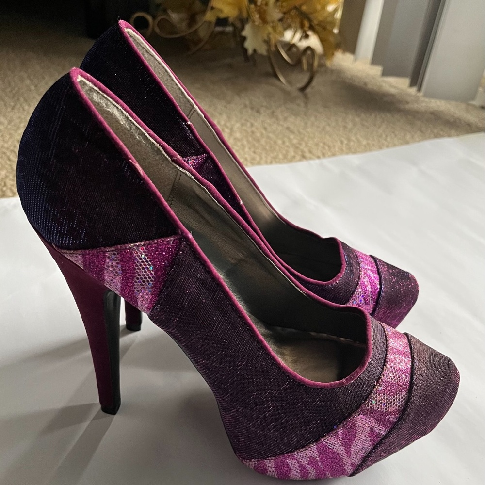 New 5 1/2 inch purple multi-pattern Heels
